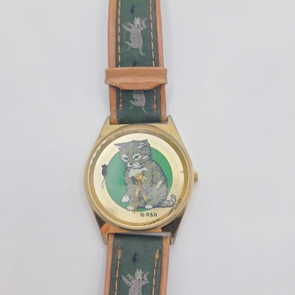 Vintage Iconic Valdawn Cat themed watch with running mouse and leather strap - Picture 8 of 10